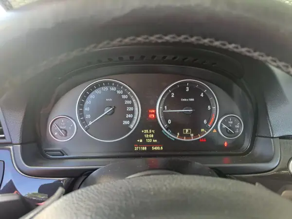 BMW 520 2012 - 11250 EUR, 371188 km - AUTO.MOTO.pt - 371188km - foto 5 de 18