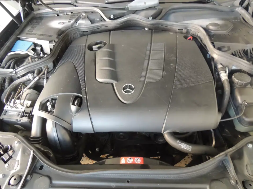 Mercedes-Benz E 220 2006 - 9950 EUR, 281100 km - AUTO.MOTO.pt - 281100km - foto 16 de 16