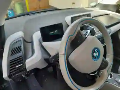 BMW i3 2017 - 14000 EUR, 142000 km - foto 2 de 5