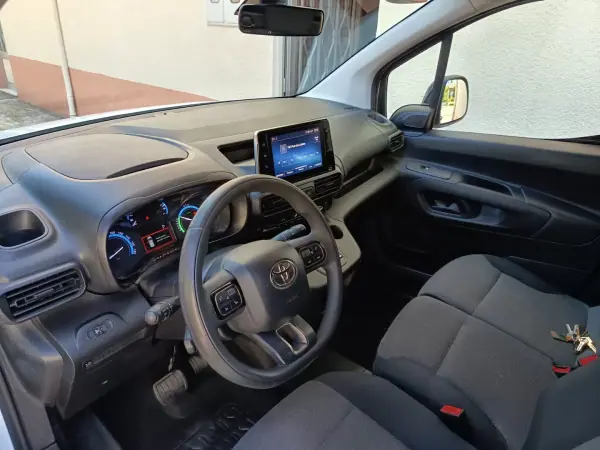Toyota Proace Verso Electric 2022 - 17990 EUR, 78900 km - AUTO.MOTO.pt - 78900km - foto 17 de 22