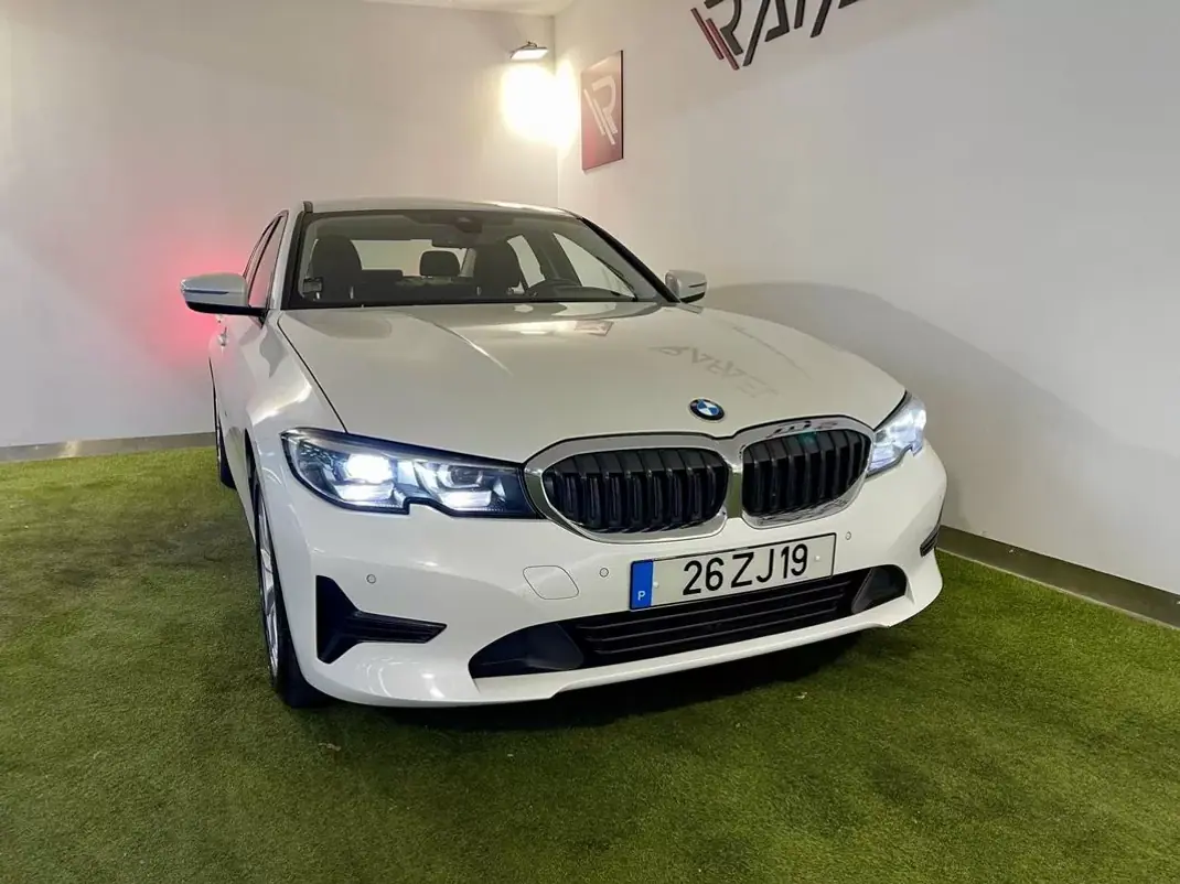 BMW 330 2019 - 23450 EUR, 115000 km - AUTO.MOTO.pt - 115000km - foto 3 de 36