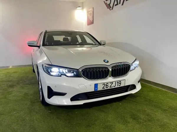 BMW 330 2019 - 23450 EUR, 115000 km - AUTO.MOTO.pt - 115000km - foto 3 de 36