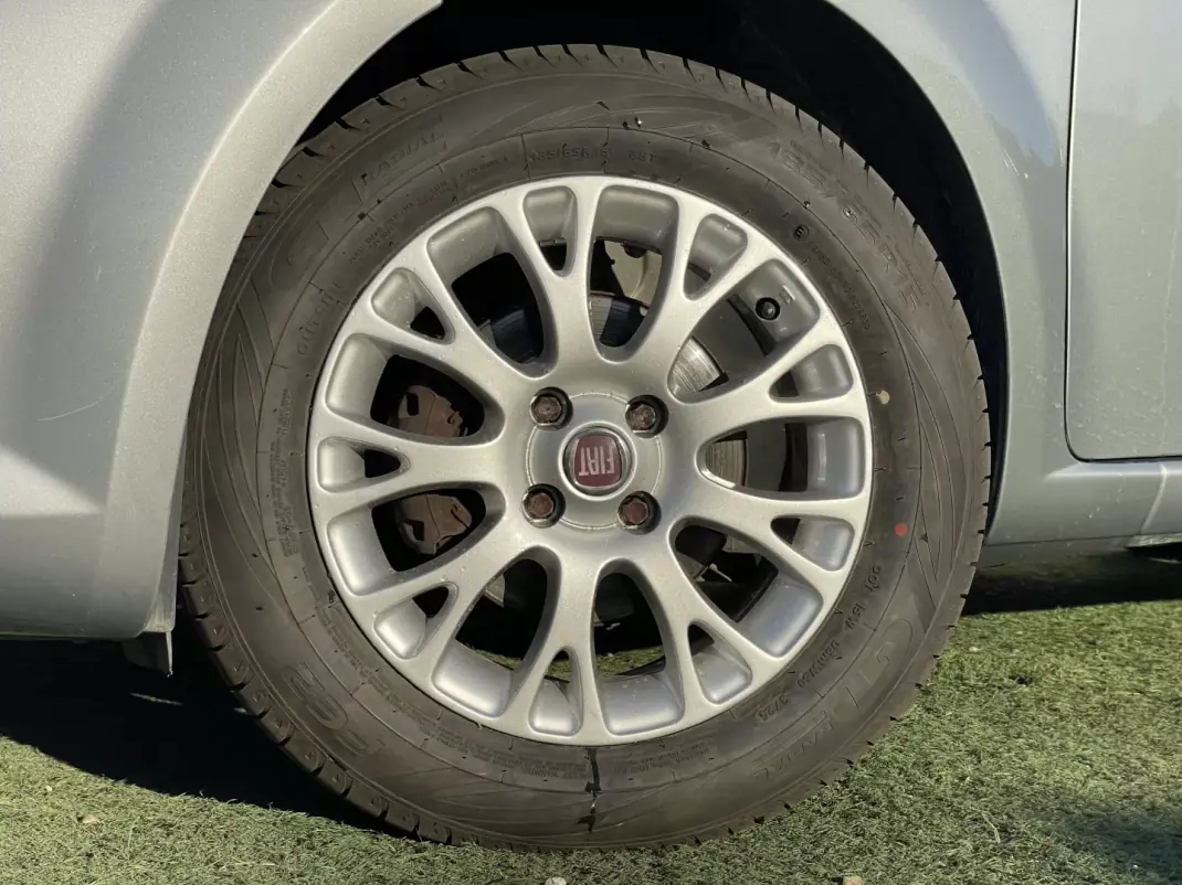 Fiat Punto Evo 2011 - 5490 EUR, 77400 km - 77400km - foto 8 de 22