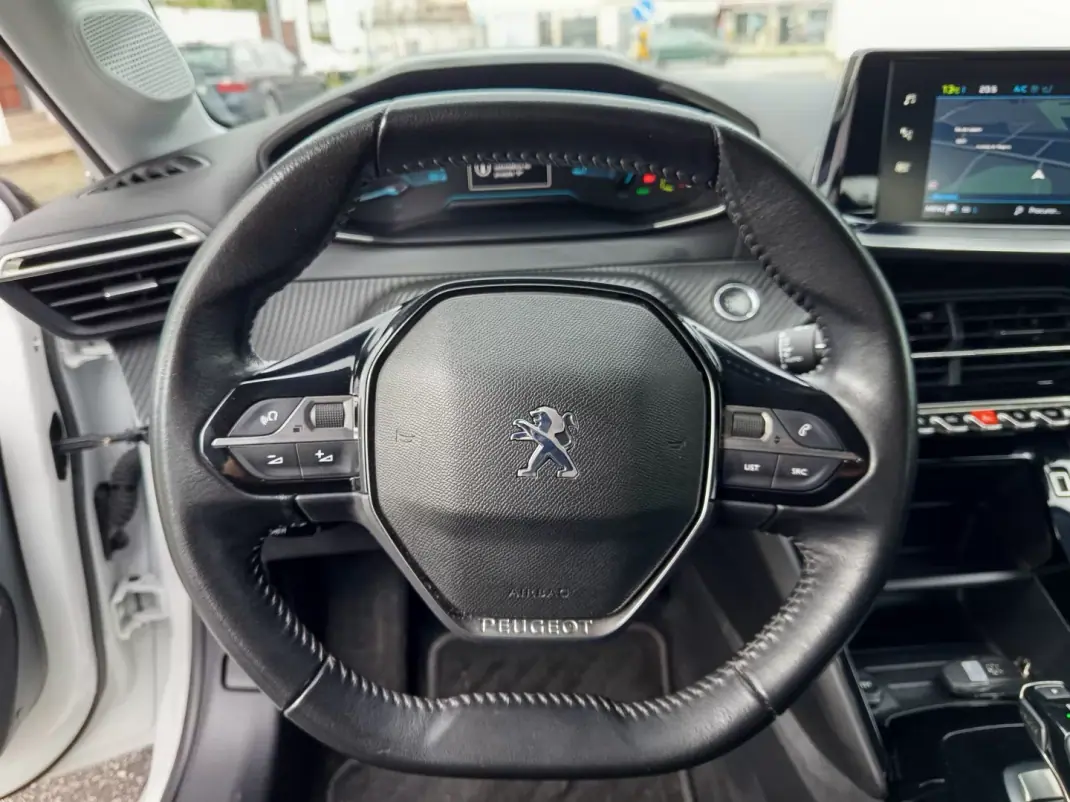 Peugeot e-208 2021 - 14490 EUR, 57700 km - AUTO.MOTO.pt - 57700km - foto 15 de 17