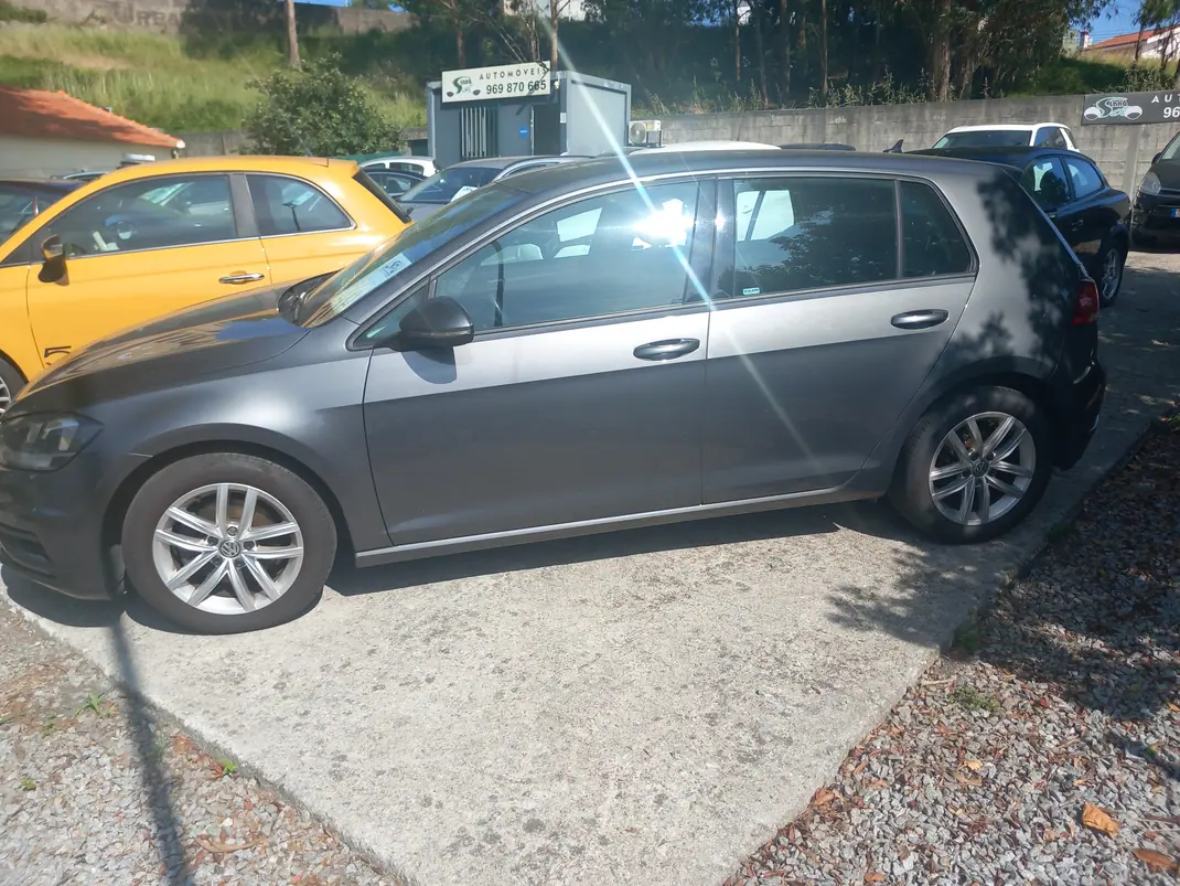 Volkswagen Golf 2017 - 10000 EUR, 245000 km - AUTO.MOTO.pt - 245000km - foto 3 de 8