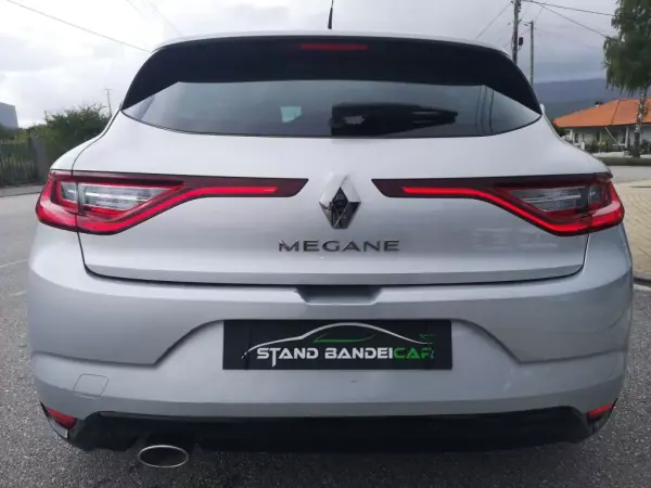Renault Mégane 2019 - 17900 EUR, 96000 km - AUTO.MOTO.pt - 96000km - foto 8 de 27