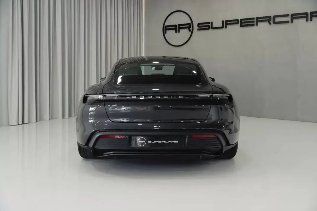 Porsche Taycan 2020 - 59950 EUR, 87282 km - 87282km - foto 15 de 46