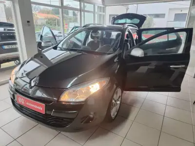 Renault Mégane Sport Tourer 2009 - 5750 EUR, 210000 km - AUTO.MOTO.pt - 210000km - foto 18 de 34