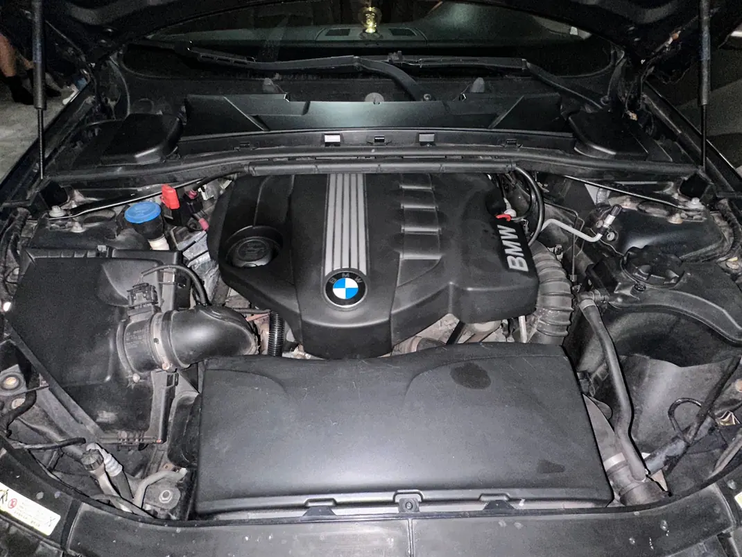 BMW 320 2009 - 11000 EUR, 240 km - AUTO.MOTO.pt - 240km - foto 6 de 8