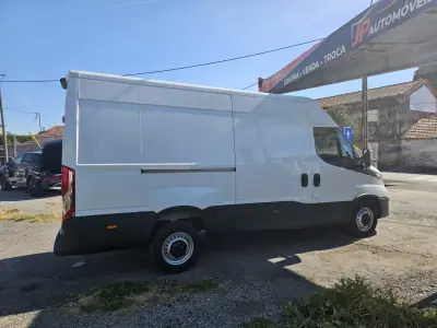 Iveco Daily 35 S14 2.3 D PLATAFORMA 2023 - 24750 EUR, 45000 km - AUTO.MOTO.pt - 45000km - foto 6 de 12