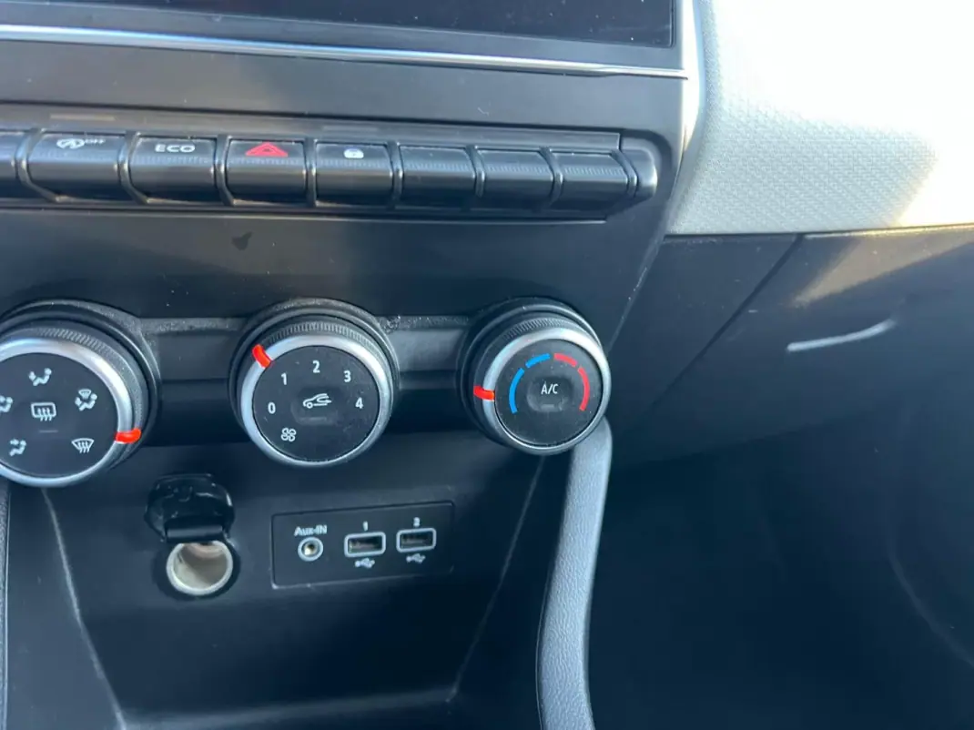 Renault Clio 2022 - 15750 EUR, 120180 km - 120180km - foto 30 de 46