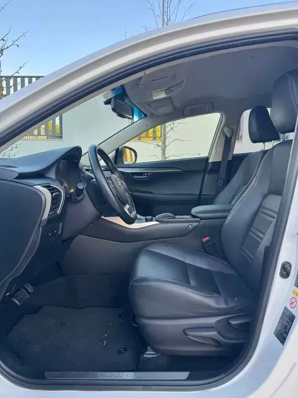 Lexus NX 300h 2014 - 23750 EUR, 66500 km - AUTO.MOTO.pt - 66500km - foto 13 de 29