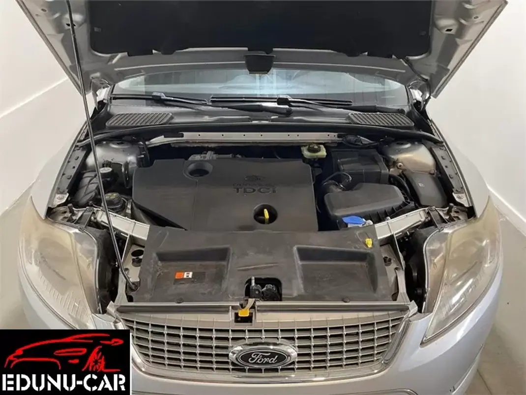 Ford Mondeo SW 2010 - 5999 EUR, 210000 km - AUTO.MOTO.pt - 210000km - foto 11 de 12