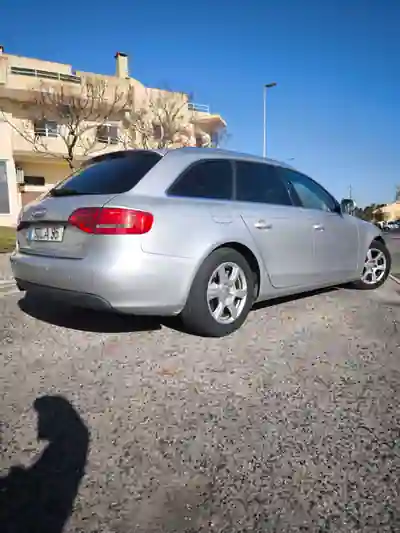 Audi A4 Avant 2010 - 10000 EUR, 232000 km - AUTO.MOTO.pt - 232000km - foto 5 de 10