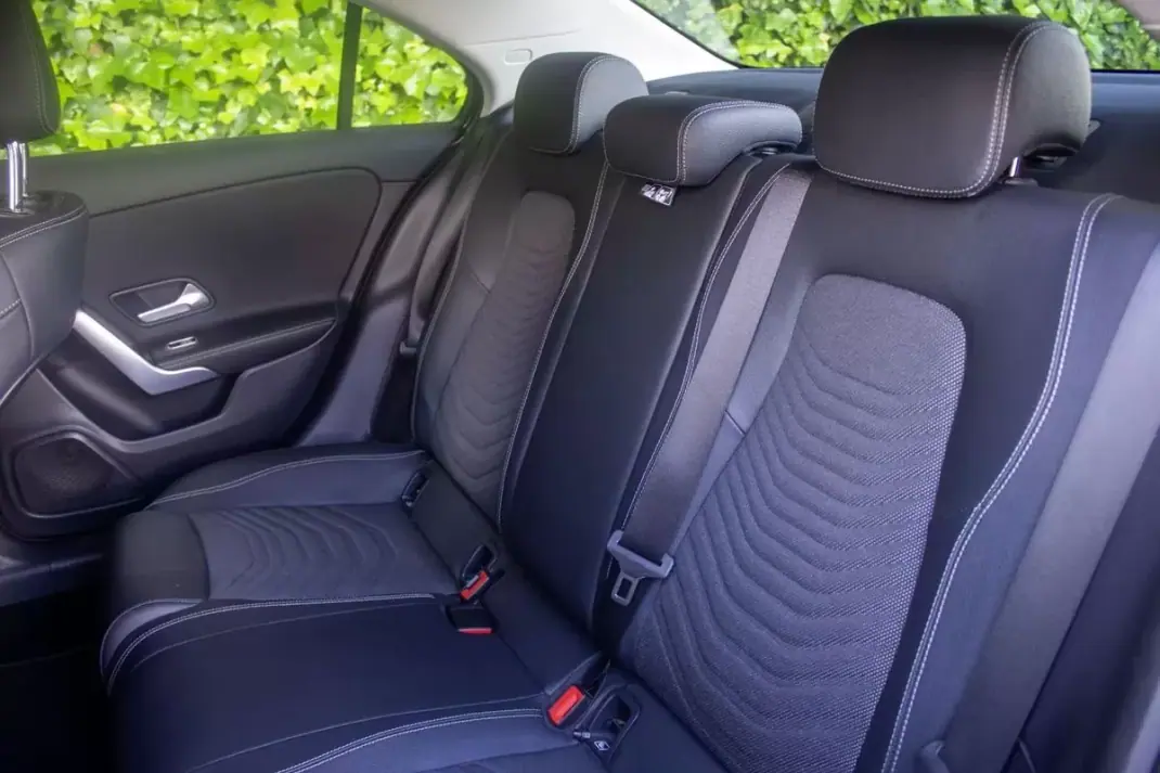 Mercedes-Benz A 250 Limousine 2023 - 31900 EUR, 33000 km - AUTO.MOTO.pt - 33000km - foto 10 de 14