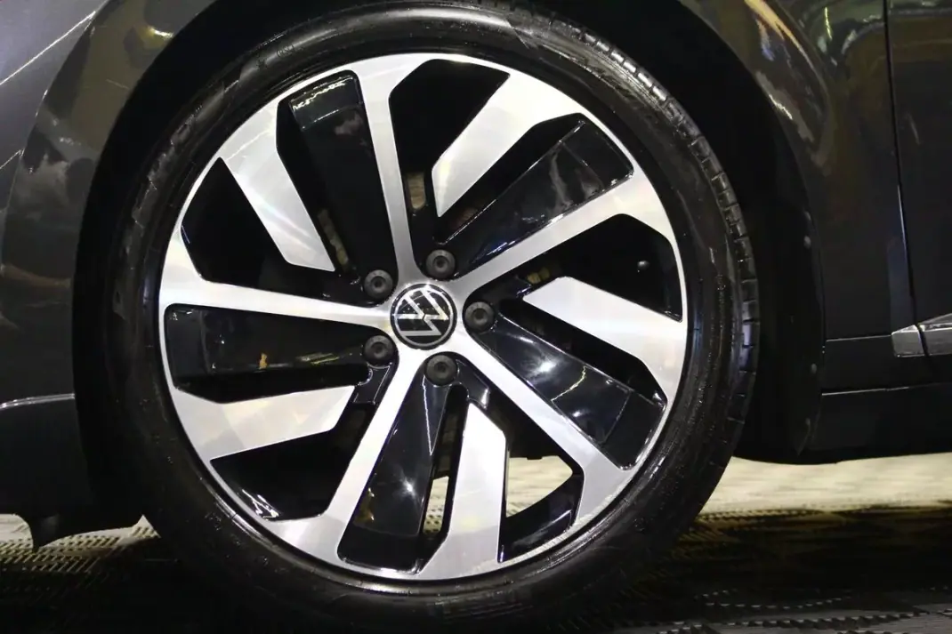 Volkswagen Arteon 2021 - 25400 EUR, 209040 km - AUTO.MOTO.pt - 209040km - foto 3 de 40