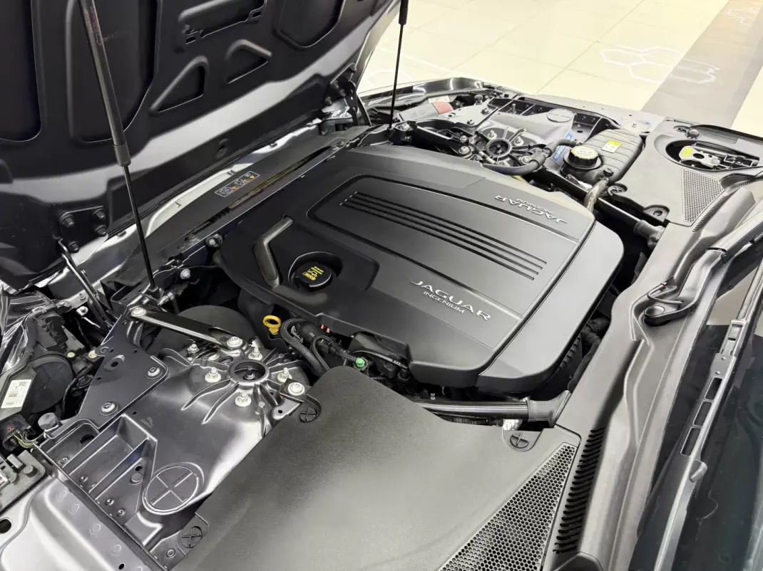 Jaguar F-Type 2018 - 48950 EUR, 57634 km - 57634km - foto 14 de 43