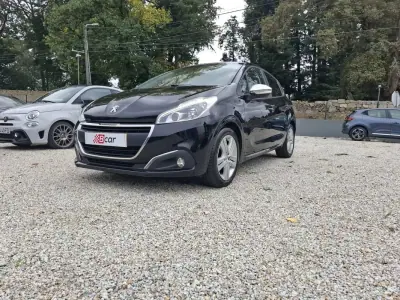 Peugeot 208 2017 - 8900 EUR, 191000 km - AUTO.MOTO.pt - 191000km - foto 6 de 36