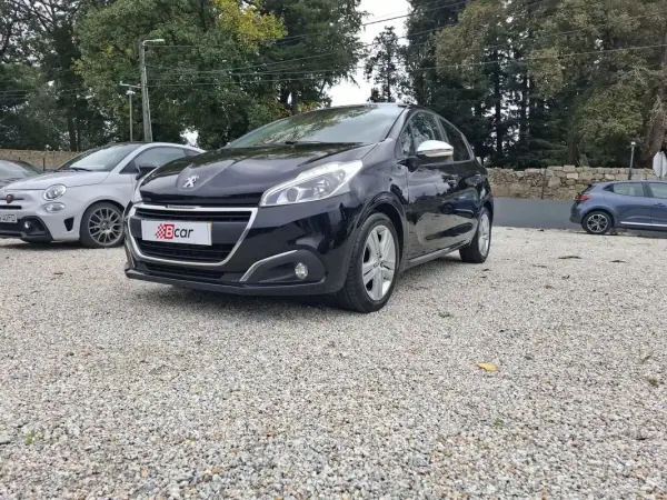 Peugeot 208 2017 - 8900 EUR, 191000 km - AUTO.MOTO.pt - 191000km - foto 6 de 36