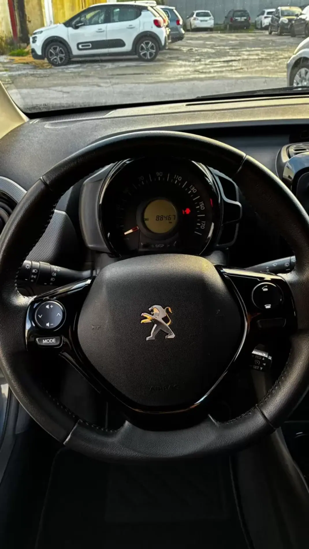 Peugeot 108 2019 - 11750 EUR, 88467 km - AUTO.MOTO.pt - 88467km - foto 7 de 20