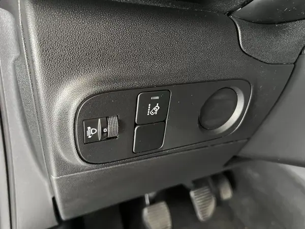 Citroën C3 2019 - 10900 EUR, 106542 km - AUTO.MOTO.pt - 106542km - foto 18 de 21