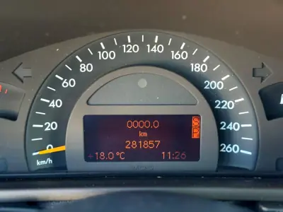 Mercedes-Benz C 270 2004 - 6940 EUR, 281857 km - AUTO.MOTO.pt - 281857km - foto 13 de 18
