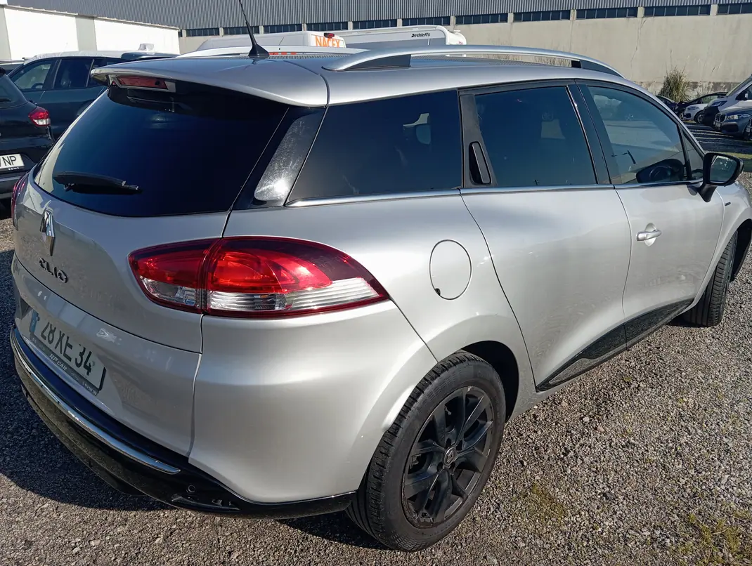 Renault Clio 2019 - 7900 EUR, 238000 km - AUTO.MOTO.pt - 238000km - foto 1 de 15