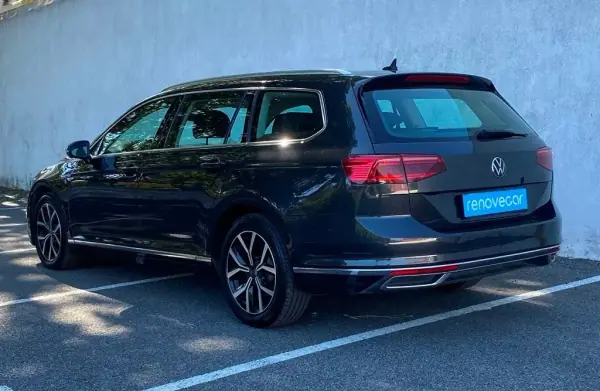Volkswagen Passat Variant 2021 - 19900 EUR, 129031 km - AUTO.MOTO.pt - 129031km - foto 2 de 22