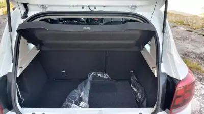 Dacia Sandero 2019 - 8950 EUR, 124000 km - AUTO.MOTO.pt - 124000km - foto 20 de 34