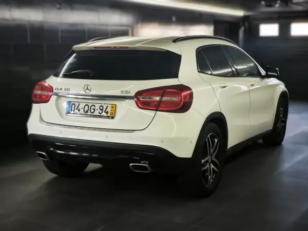 Mercedes-Benz GLA 180 2015 - 19950 EUR, 81297 km - AUTO.MOTO.pt - 81297km - foto 11 de 32