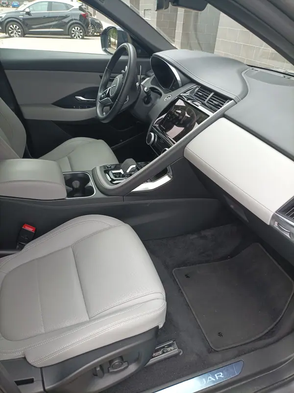 Jaguar E-Pace 2023 - 35900 EUR, 59000 km - 59000km - foto 5 de 12