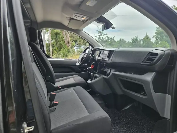 Citroën Jumpy 2017 - 13500 EUR, 245000 km - AUTO.MOTO.pt - 245000km - foto 8 de 11