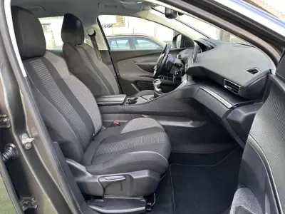 Peugeot 3008 2019 - 13900 EUR, 180000 km - AUTO.MOTO.pt - 180000km - foto 44 de 45