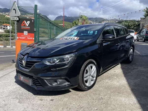 Renault Mégane Sport Tourer 2019 - 17950 EUR, 72574 km - AUTO.MOTO.pt - 72574km - foto 3 de 12