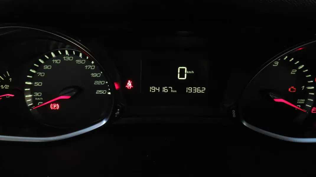 Peugeot 308 SW 2014 - 10800 EUR, 194000 km - 194000km - foto 11 de 15