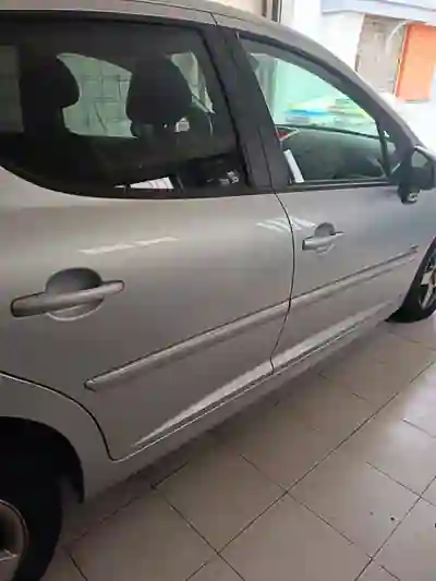 Peugeot 207 2011 - 5750 EUR, 52407 km - foto 3 de 6