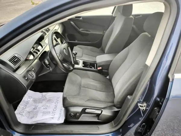 Volkswagen Passat Variant 2006 - 4950 EUR, 196789 km - AUTO.MOTO.pt - 196789km - foto 7 de 50