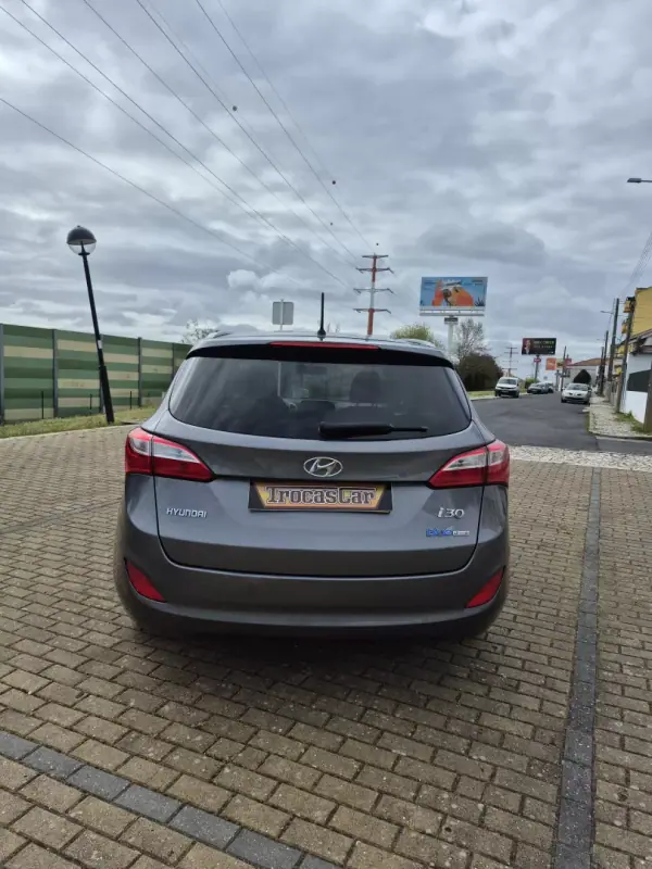 Hyundai i30 SW 2013 - 6890 EUR, 200850 km - AUTO.MOTO.pt - 200850km - foto 8 de 19