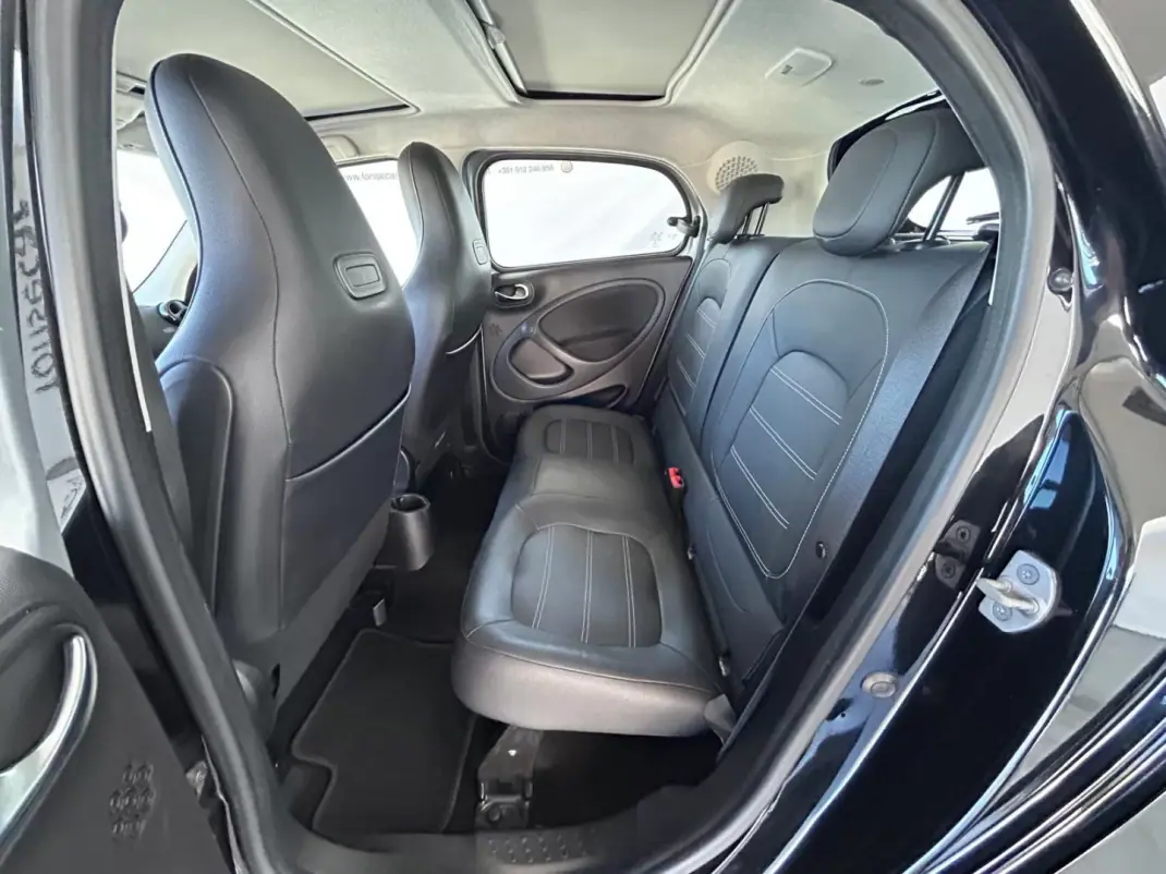 Smart ForFour 2016 - 10990 EUR, 51569 km - AUTO.MOTO.pt - 51569km - foto 9 de 14