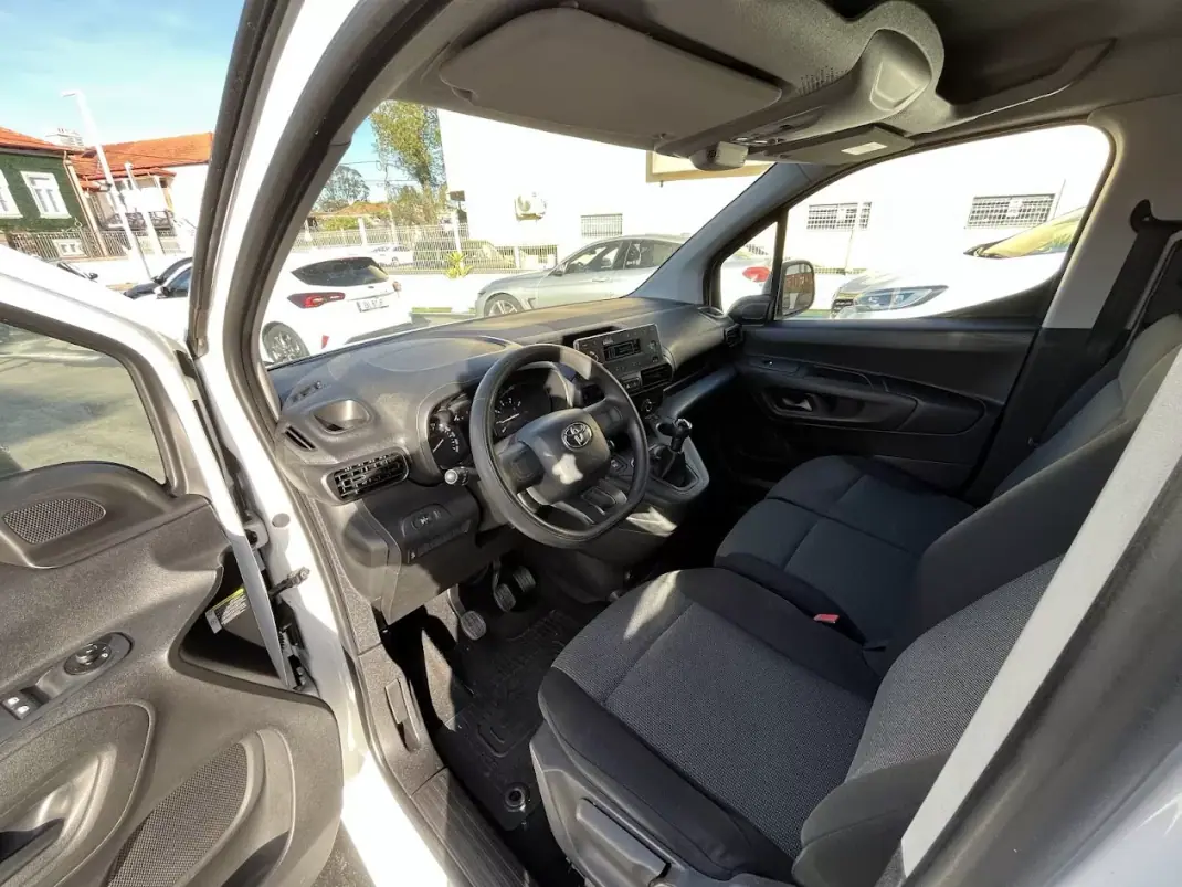 Toyota 2021 - 13950 EUR, 115000 km - AUTO.MOTO.pt - 115000km - foto 11 de 30