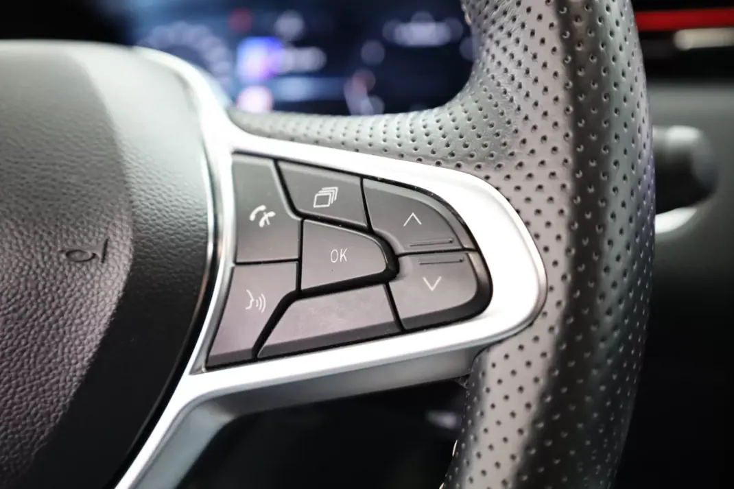 Renault Clio 2023 - 15950 EUR, 52147 km - AUTO.MOTO.pt - 52147km - foto 38 de 45