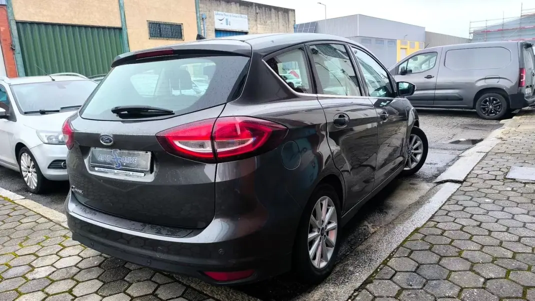 Ford C-Max 2015 - 10700 EUR, 168000 km - AUTO.MOTO.pt - 168000km - foto 12 de 16