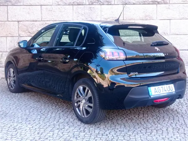 Peugeot 208 2021 - 10790 EUR, 90000 km - AUTO.MOTO.pt - 90000km - foto 2 de 15