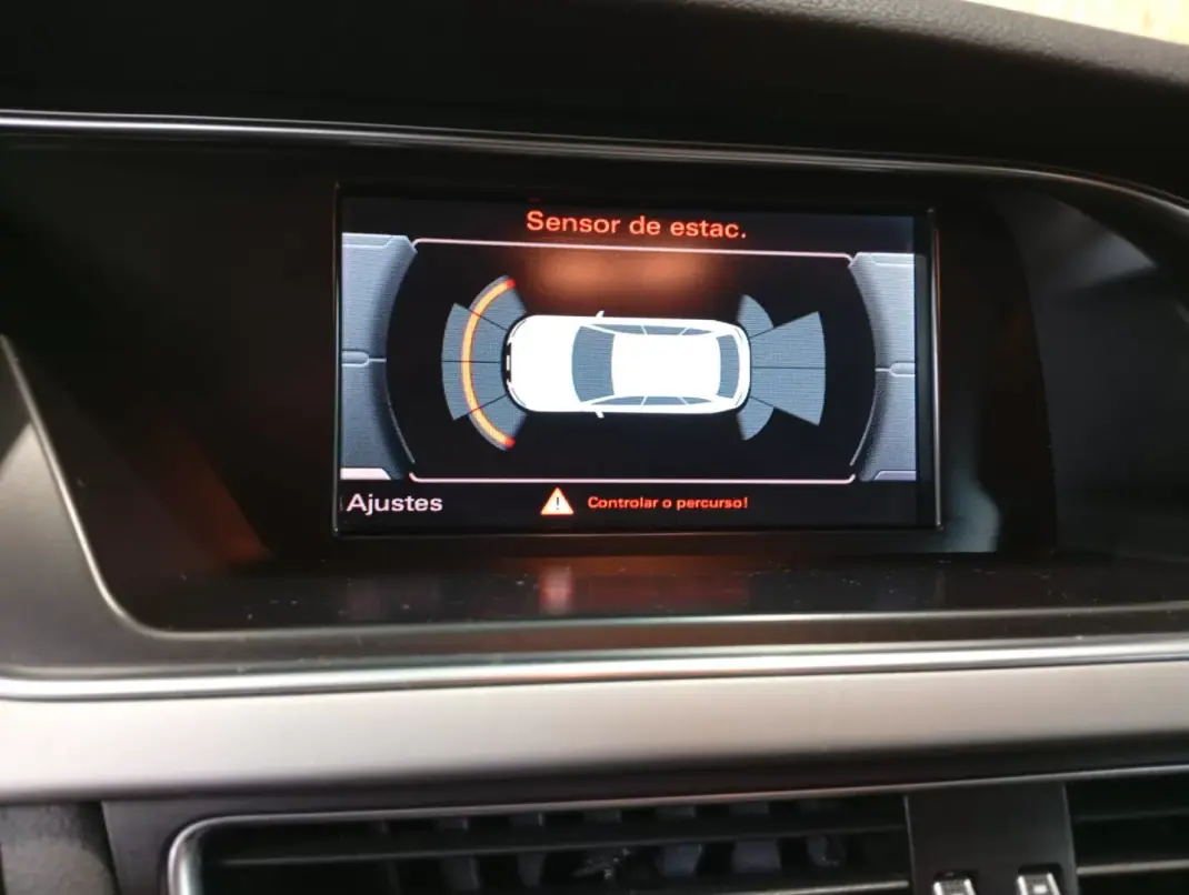 Audi A4 Avant 2015 - 14950 EUR, 236000 km - AUTO.MOTO.pt - 236000km - foto 12 de 18