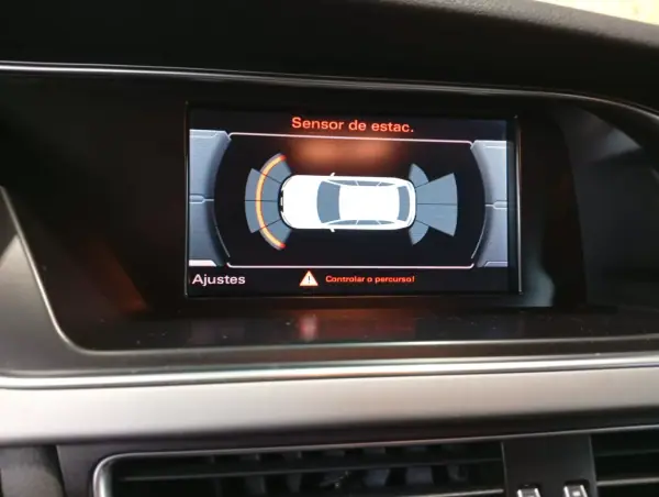 Audi A4 Avant 2015 - 13950 EUR, 236000 km - AUTO.MOTO.pt - 236000km - foto 12 de 18