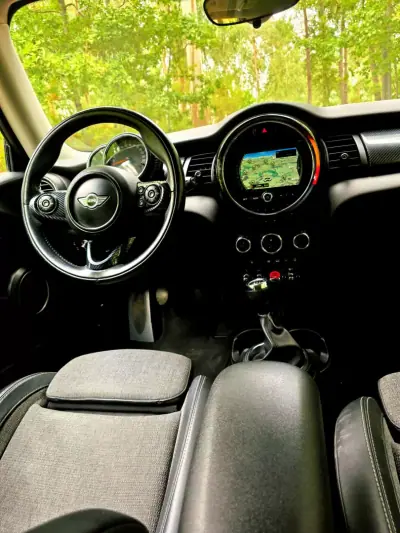 MINI 3 Portas 2015 - 15990 EUR, 138000 km - 138000km - foto 30 de 39
