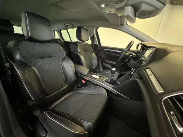Renault Mégane Sport Tourer 2016 - 13990 EUR, 115000 km - AUTO.MOTO.pt - 115000km - foto 6 de 57