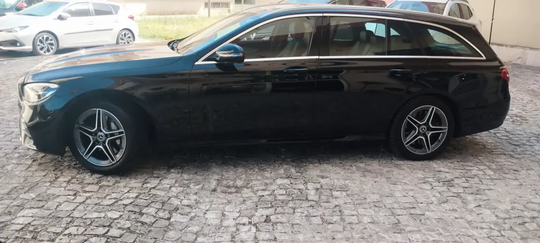 Mercedes-Benz E 300 2022 - 34950 EUR, 125970 km - AUTO.MOTO.pt - 125970km - foto 10 de 36