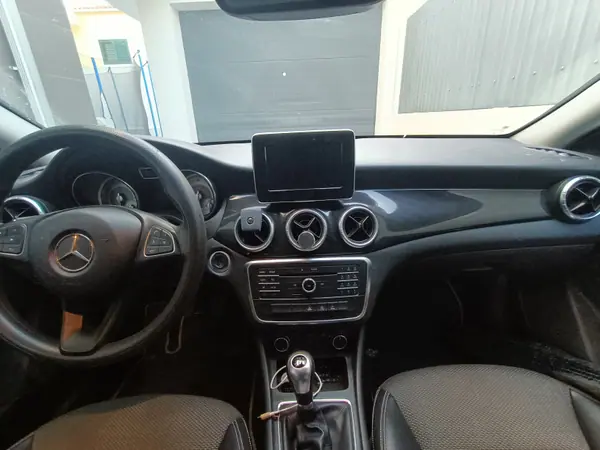 Mercedes-Benz CLA 200 2016 - 15000 EUR, 250000 km - AUTO.MOTO.pt - 250000km - foto 9 de 9