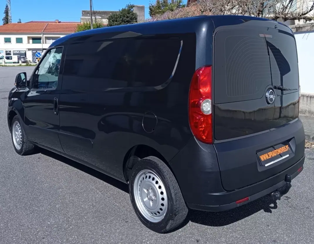 Opel Combo 2014 - 8490 EUR, 146000 km - AUTO.MOTO.pt - 146000km - foto 7 de 16